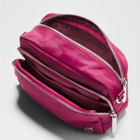 NWT Lululemon Everywhere Crossbody Bag 2L - Picture 7 of 7